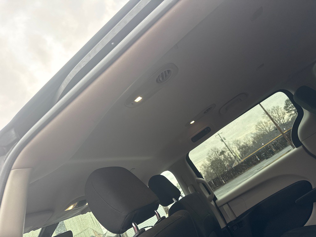 2017 Chrysler Pacifica Image 12