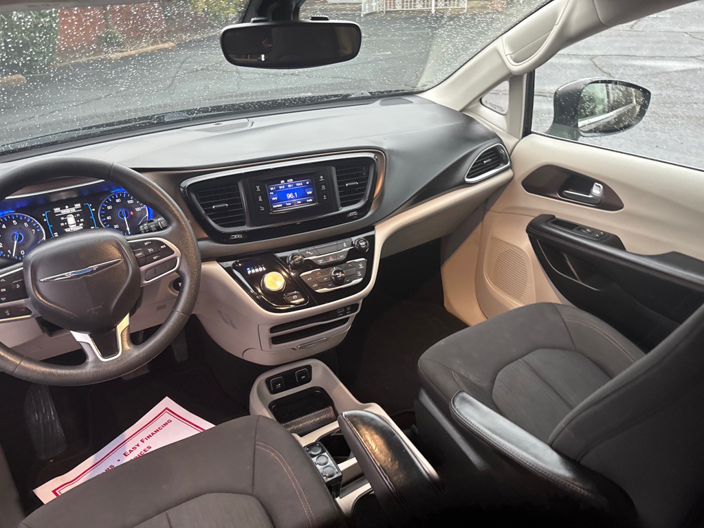 2017 Chrysler Pacifica Image 14