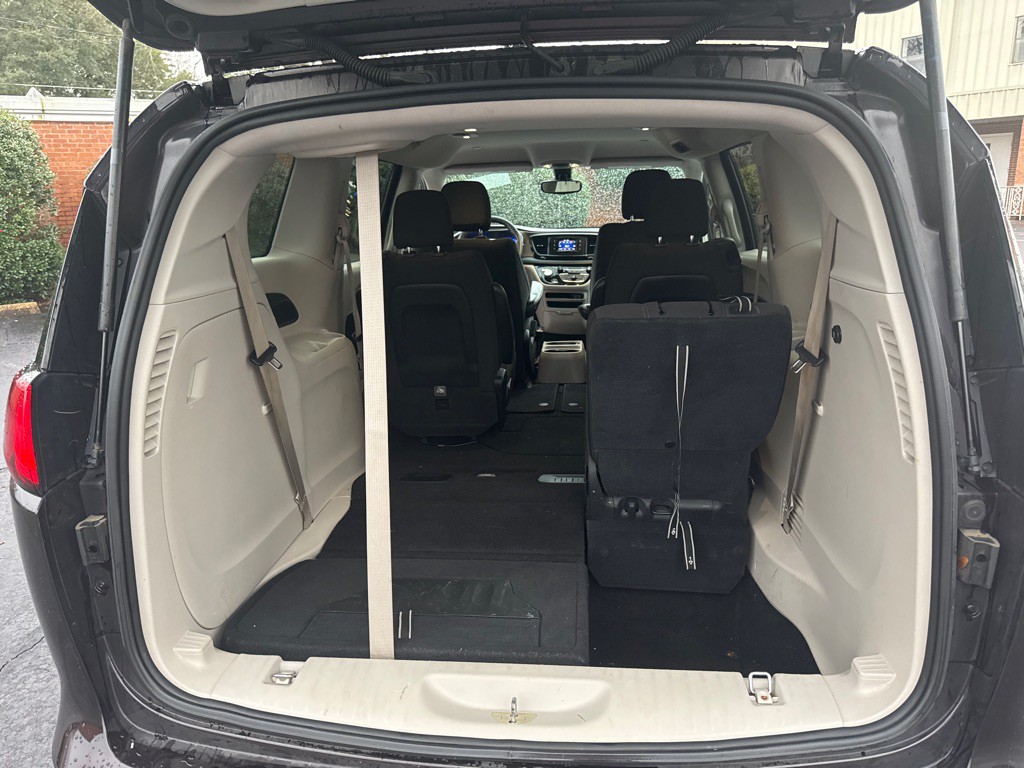 2017 Chrysler Pacifica Image 16