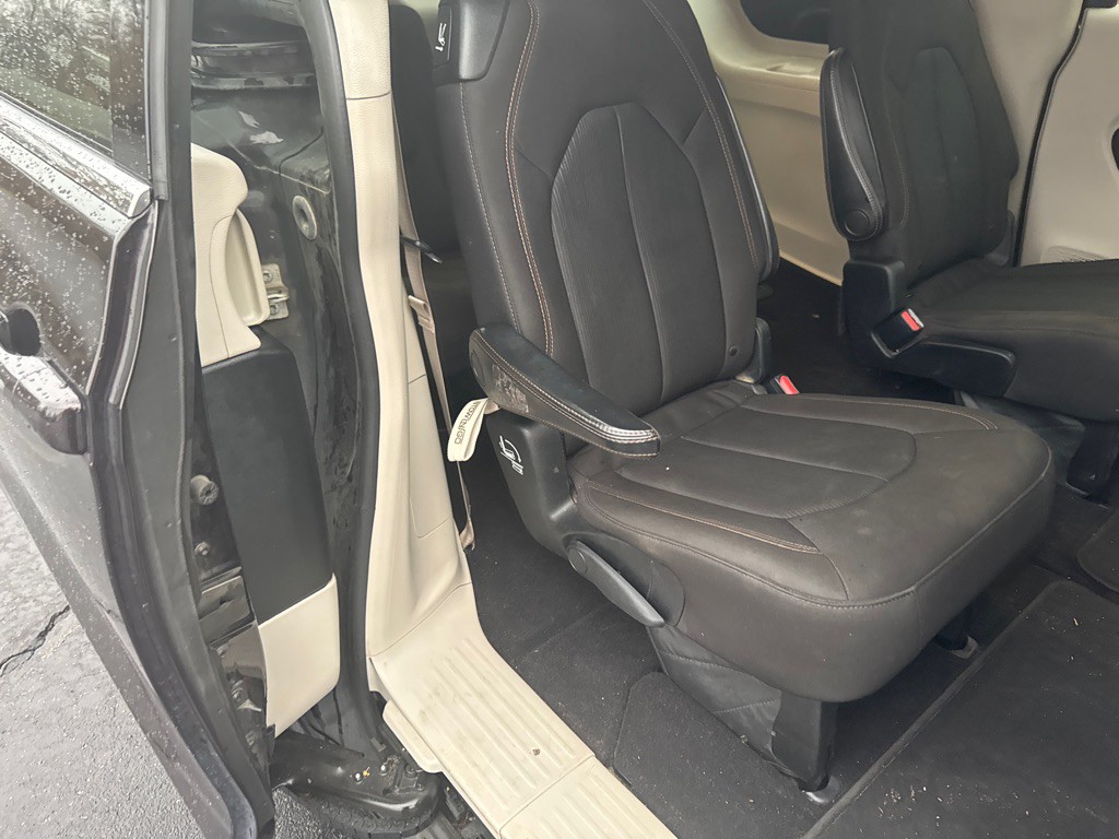 2017 Chrysler Pacifica Image 22