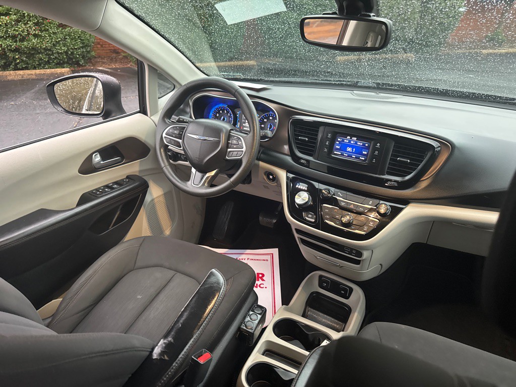 2017 Chrysler Pacifica Image 25