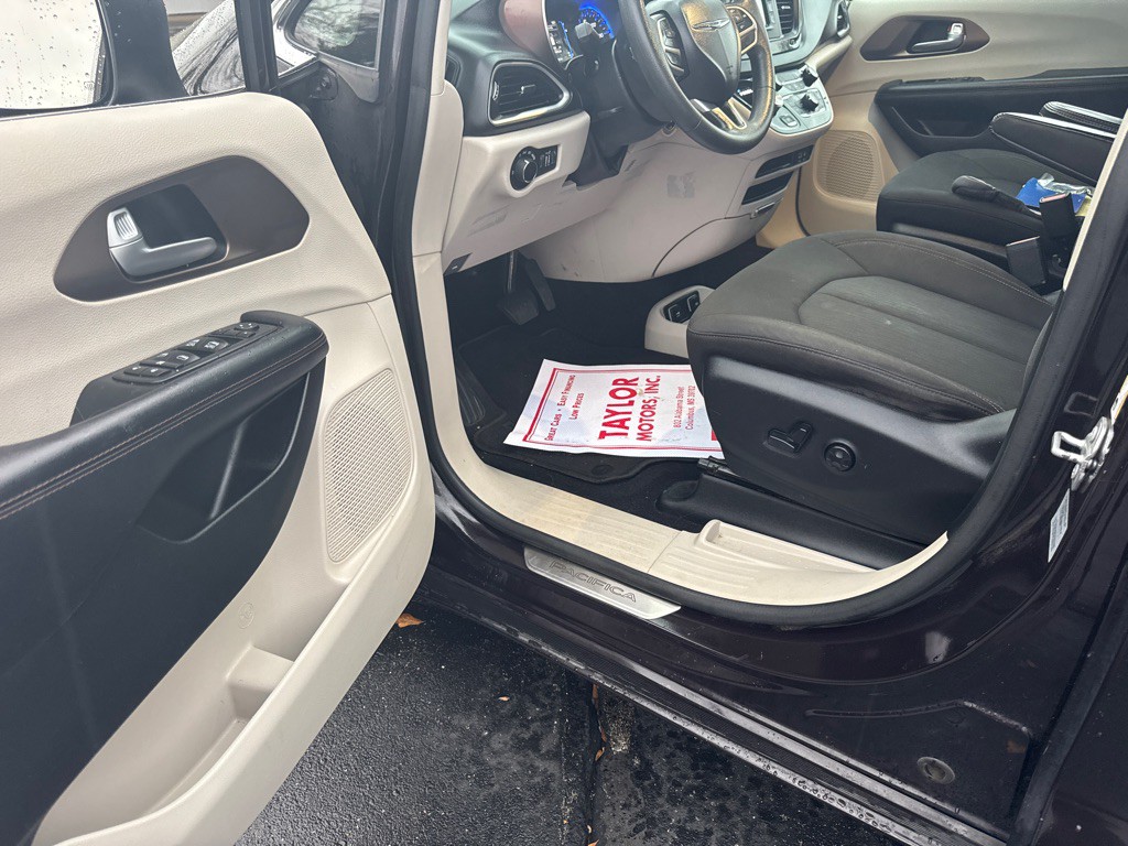 2017 Chrysler Pacifica Image 31