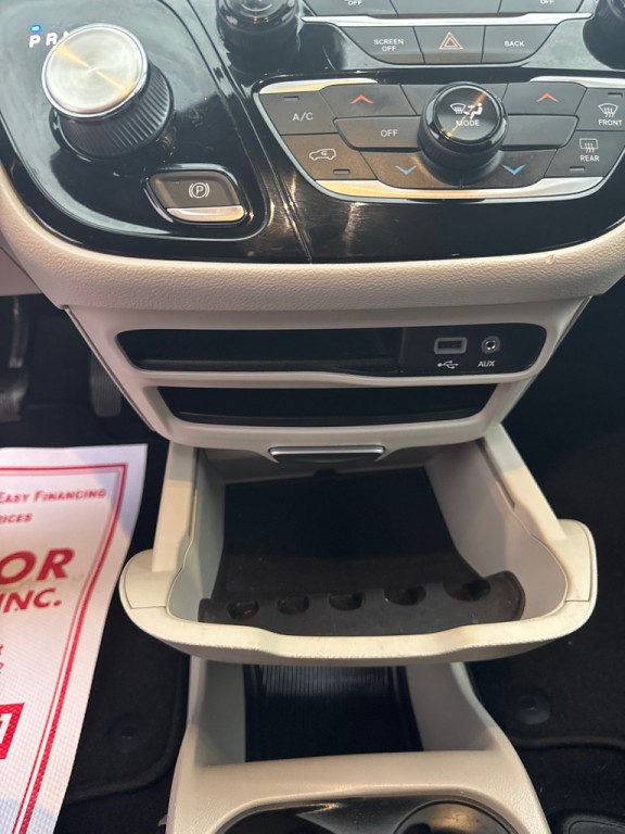 2017 Chrysler Pacifica Image 36