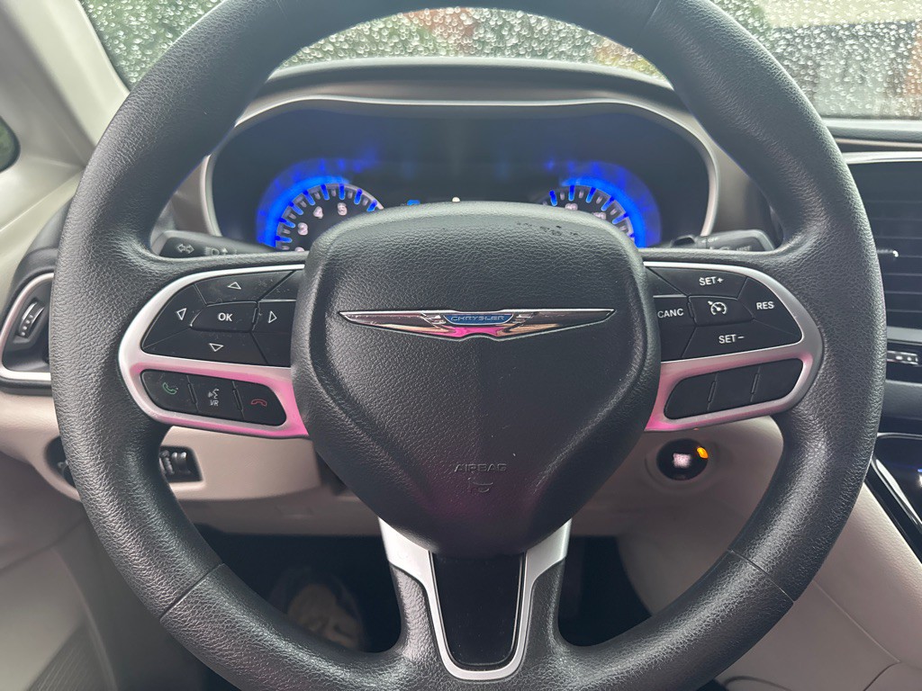 2017 Chrysler Pacifica Image 41