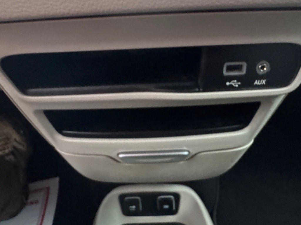 2017 Chrysler Pacifica Image 44