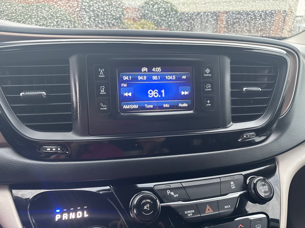 2017 Chrysler Pacifica Image 47