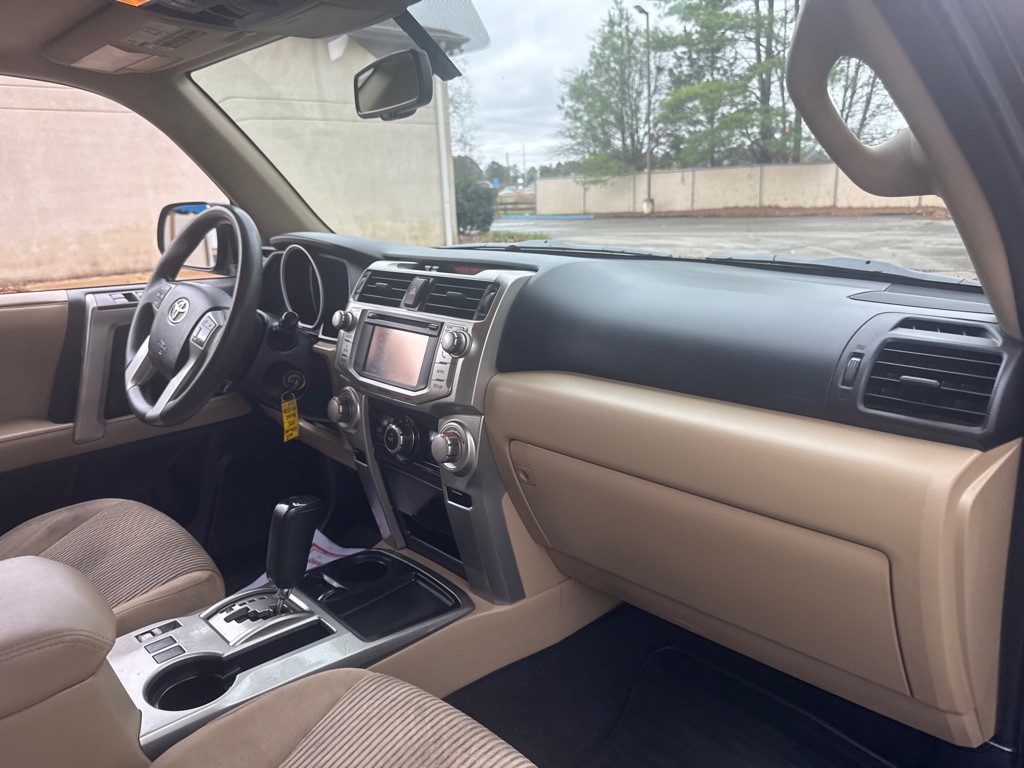 2013 Toyota 4Runner Image 28