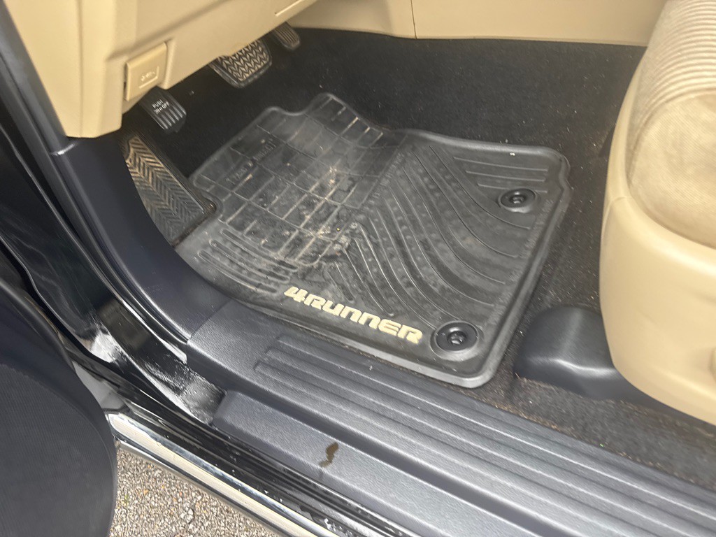 2013 Toyota 4Runner Image 30