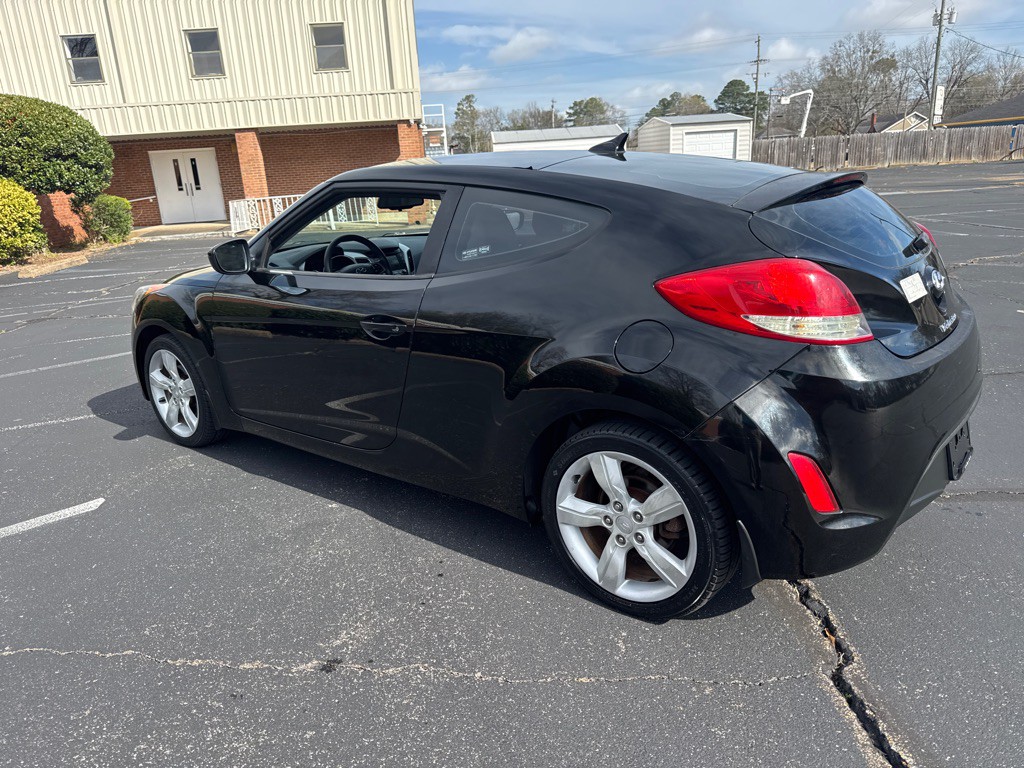 2013 Hyundai Veloster Image 2