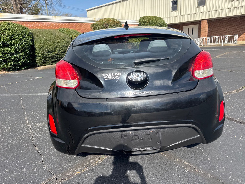 2013 Hyundai Veloster Image 3