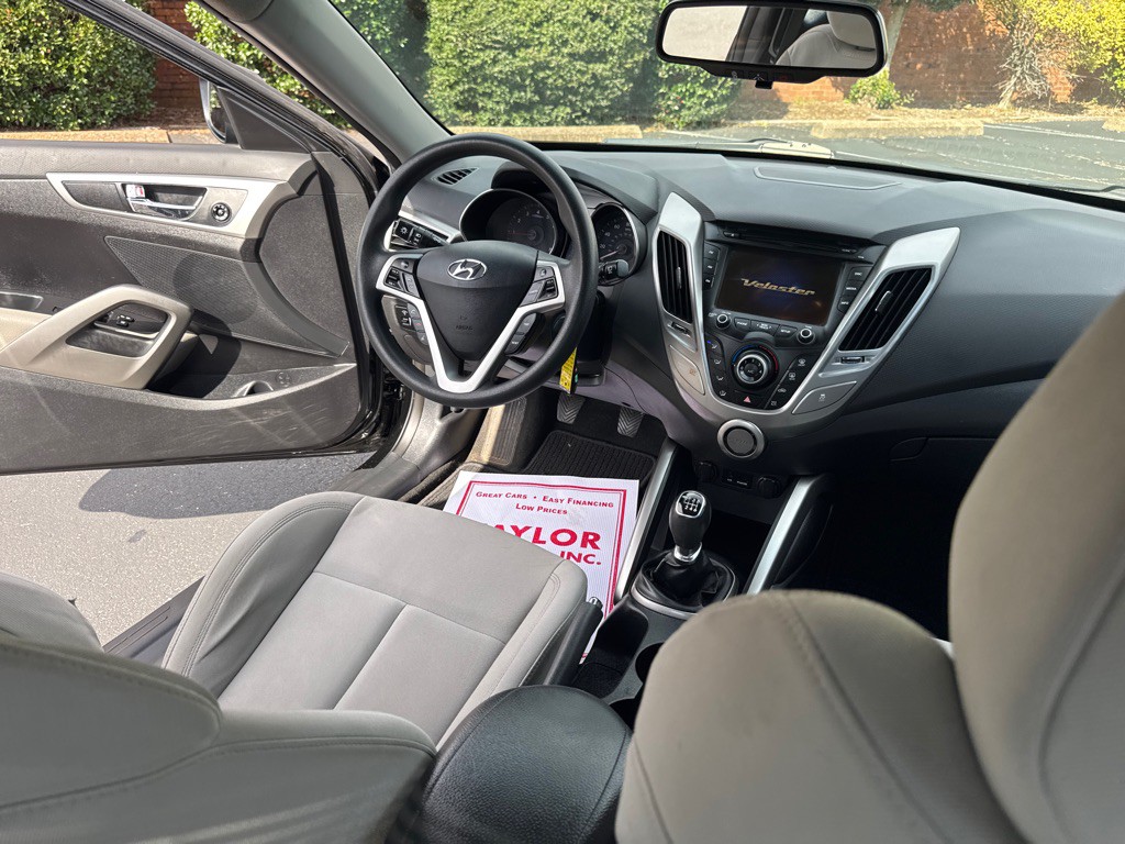 2013 Hyundai Veloster Image 11