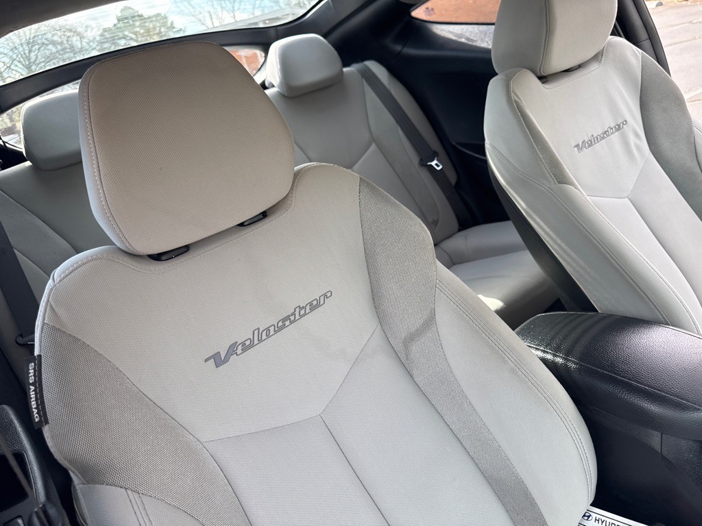 2013 Hyundai Veloster Image 16