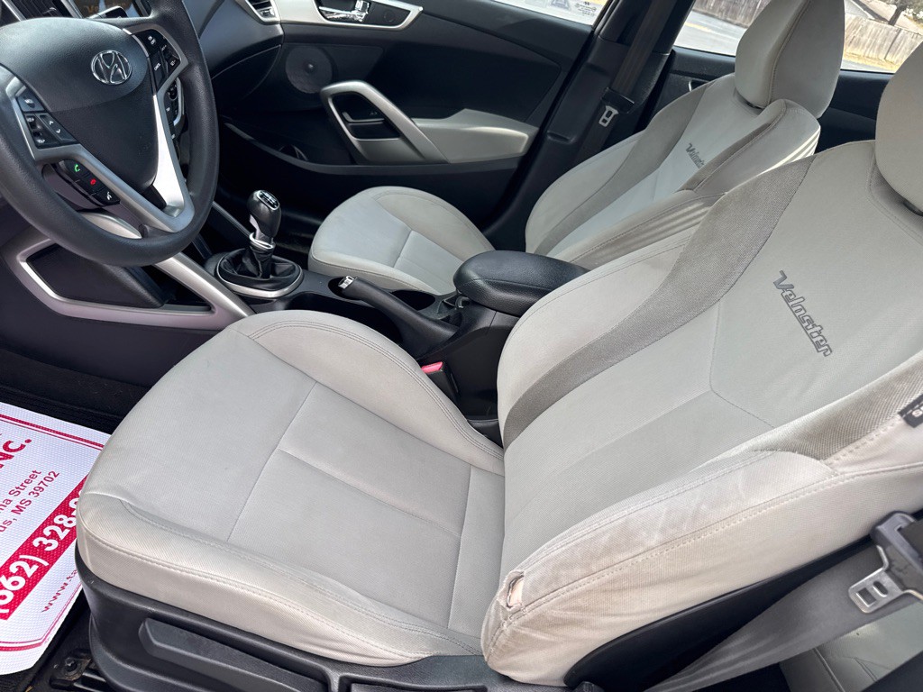 2013 Hyundai Veloster Image 20