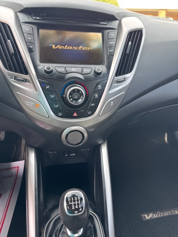 2013 Hyundai Veloster Image 22