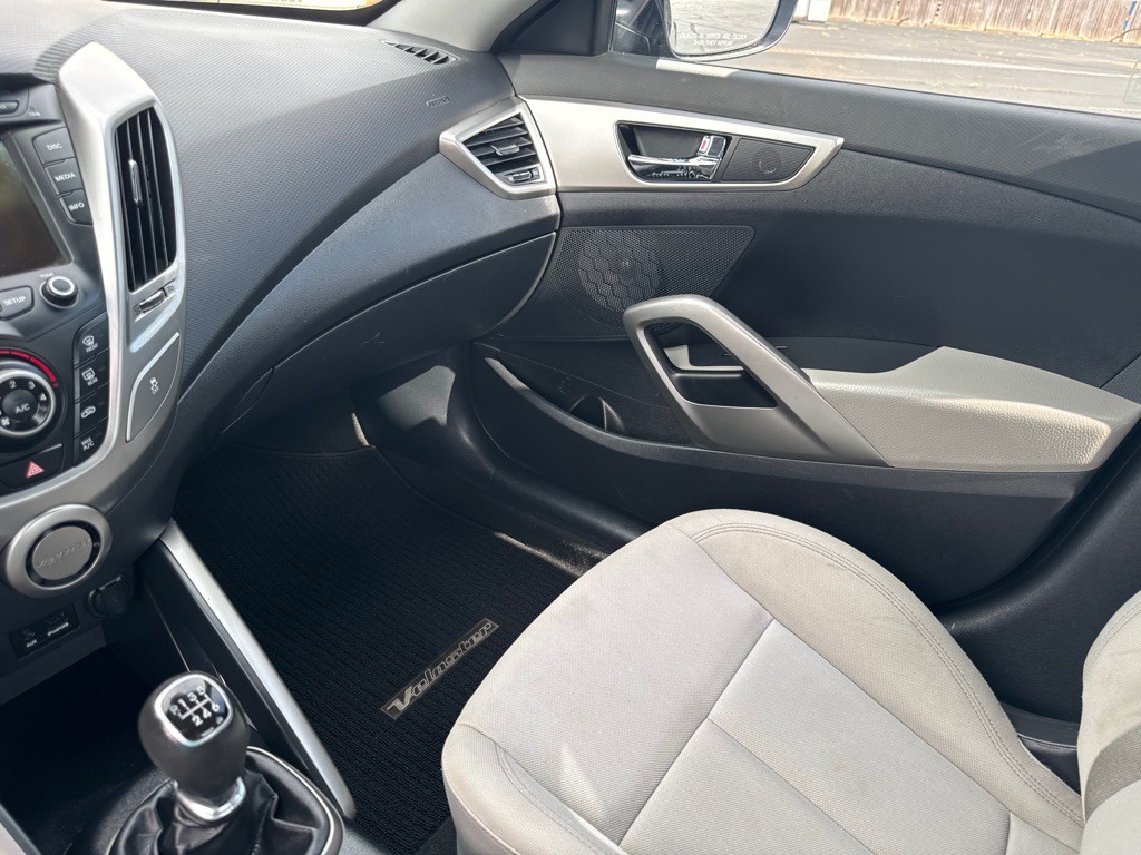 2013 Hyundai Veloster Image 26