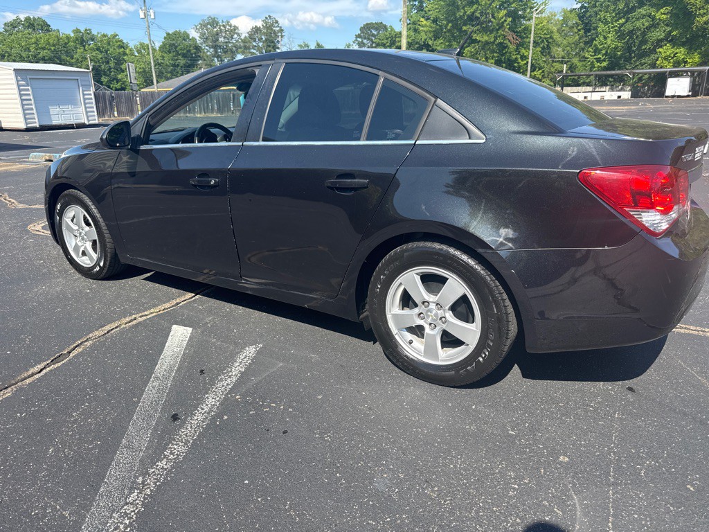 2014 Chevrolet Cruze Image 2