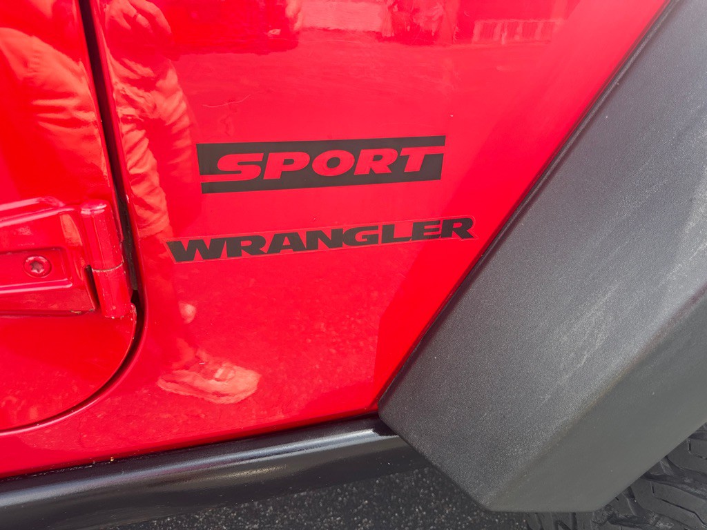 2013 Jeep Wrangler Image 21