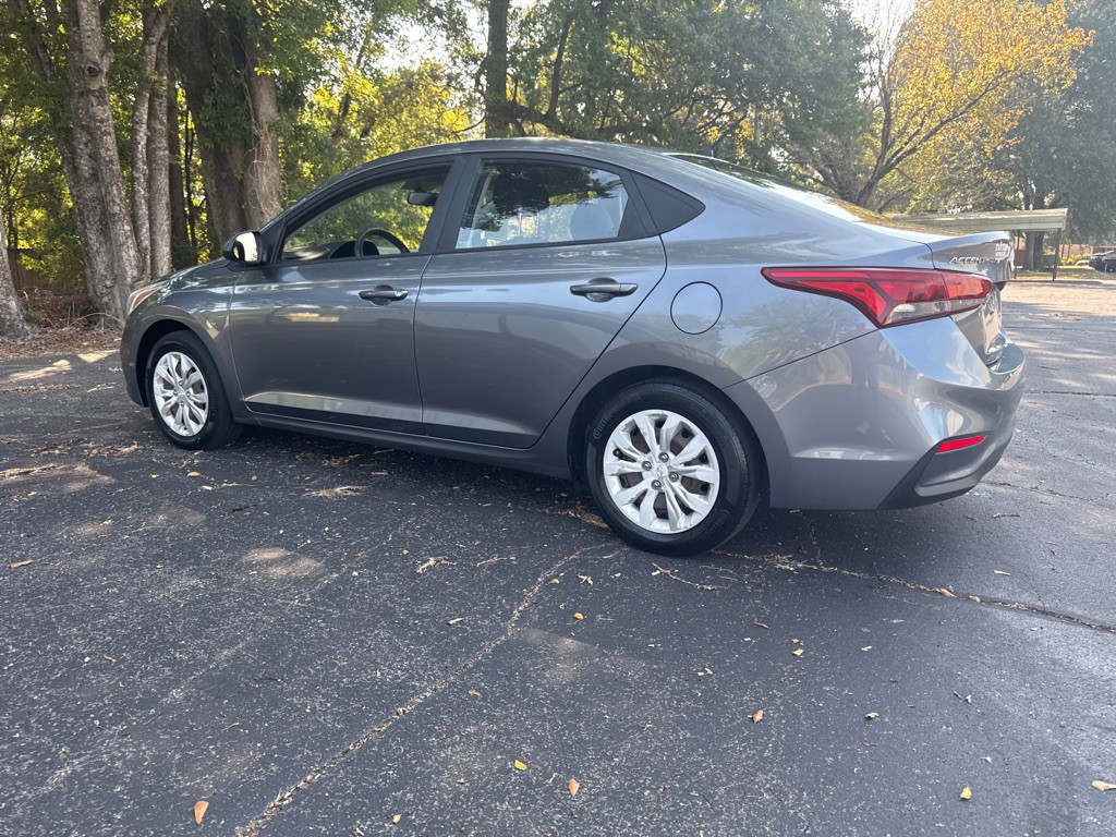 2020 Hyundai Accent Image 2