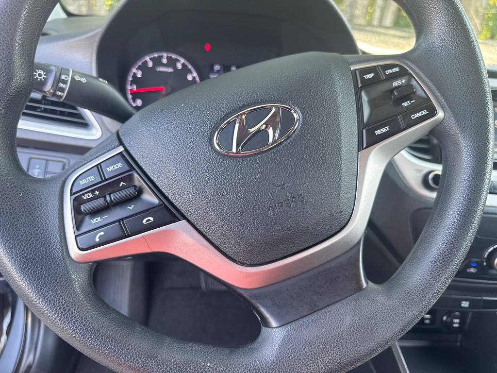 2020 Hyundai Accent Image 26