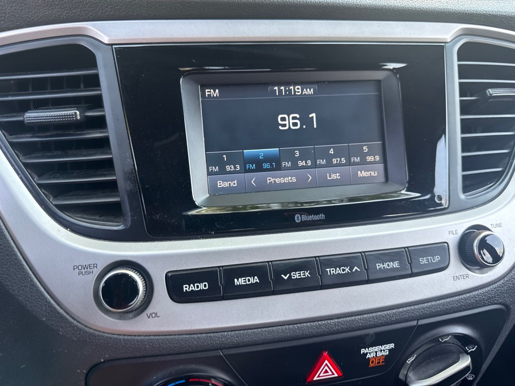2020 Hyundai Accent Image 32