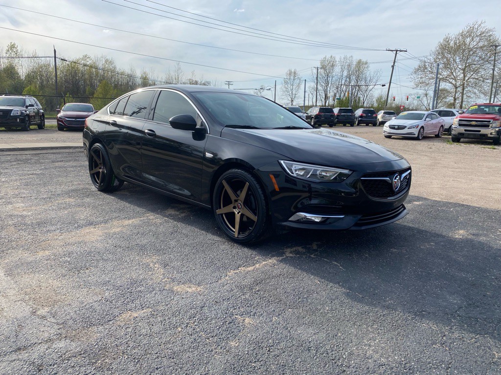 2018 Buick Regal Image 1