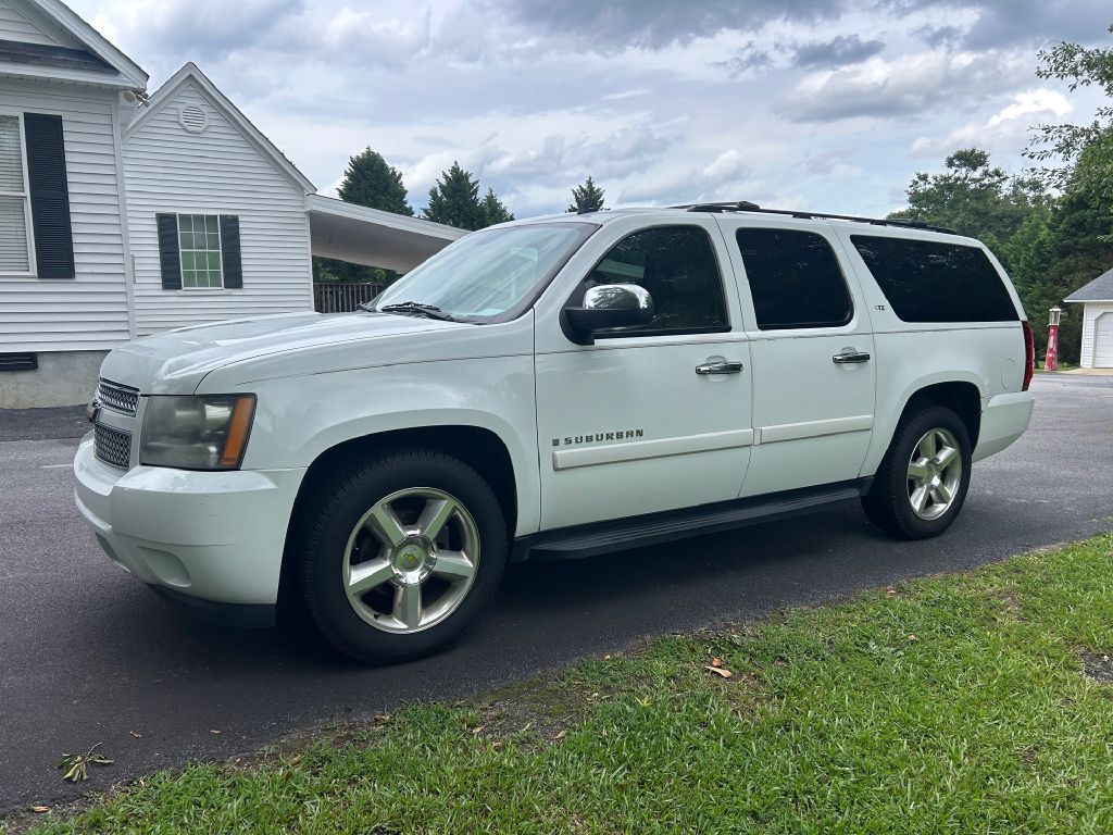 2008 Chevrolet Suburban Image 1