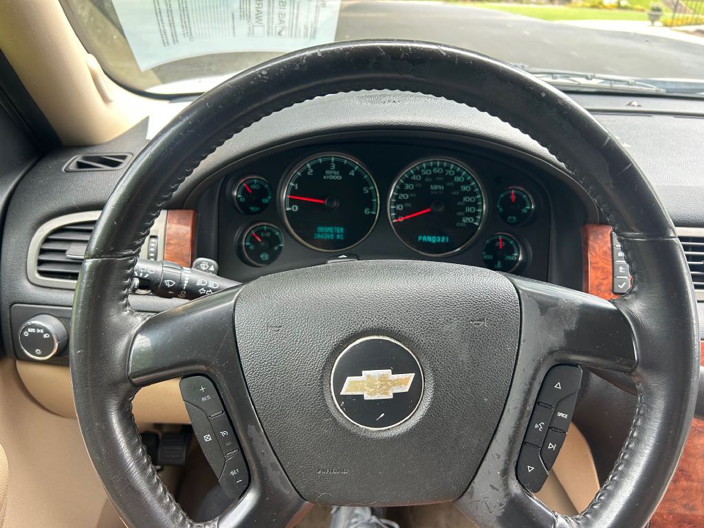 2008 Chevrolet Suburban Image 12