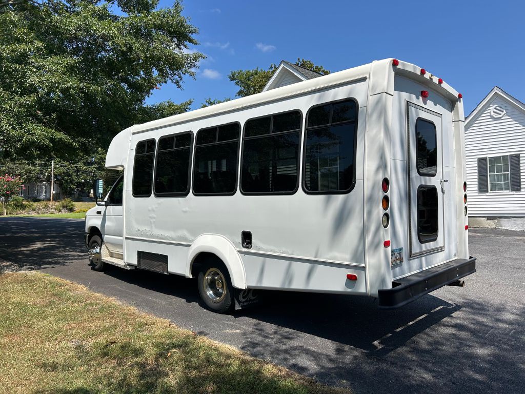 2015 Ford Econoline Image 8