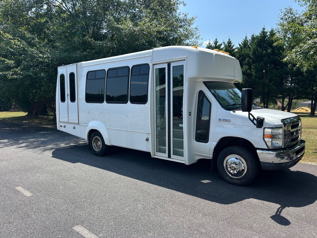 2015 Ford Econoline Image 3
