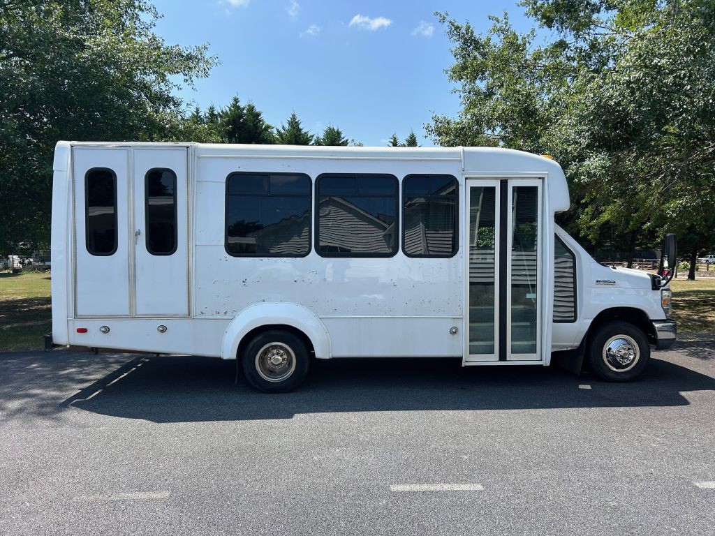 2015 Ford Econoline Image 4