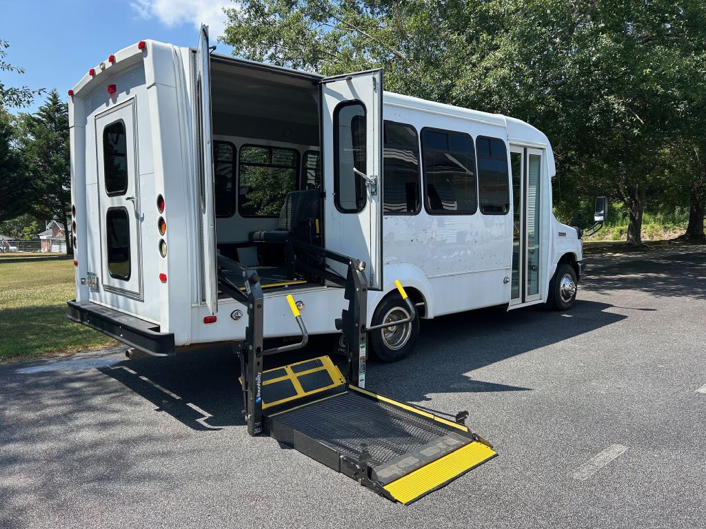 2015 Ford Econoline Image 8