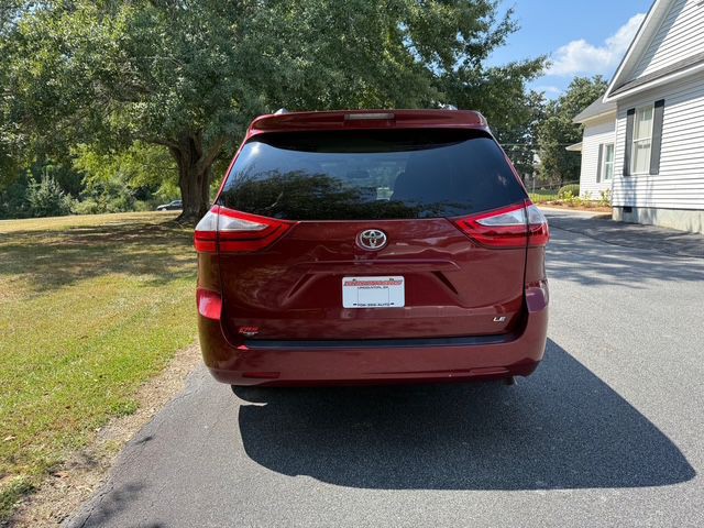 2015 Toyota Sienna Image 6