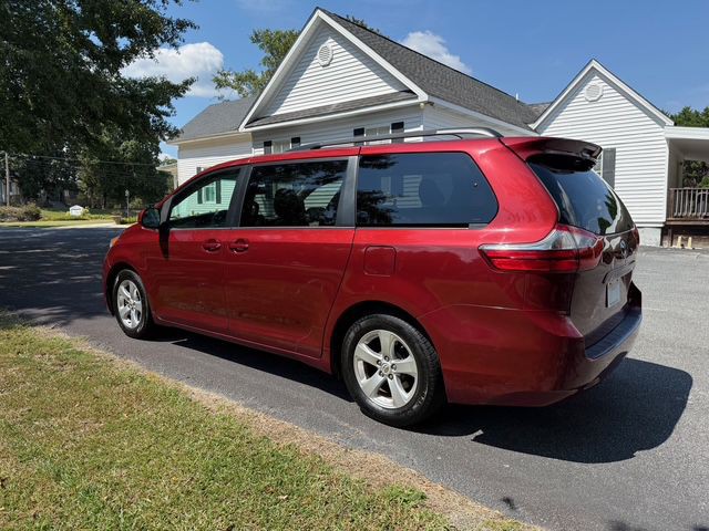 2015 Toyota Sienna Image 7