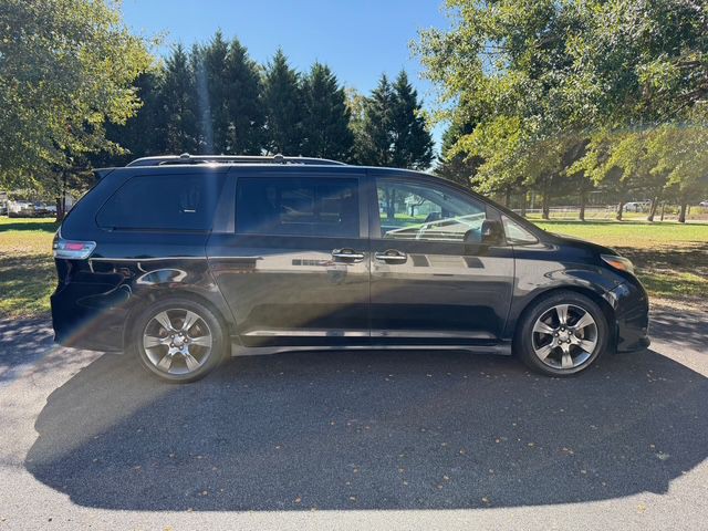 2016 Toyota Sienna Image 4