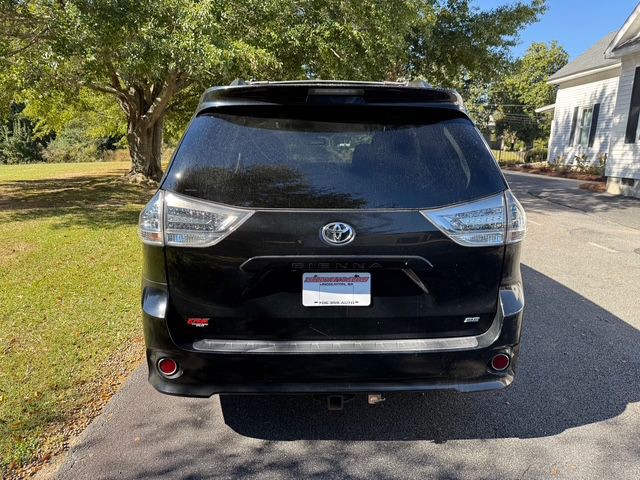 2016 Toyota Sienna Image 6