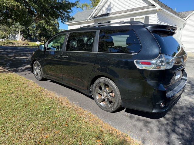 2016 Toyota Sienna Image 7