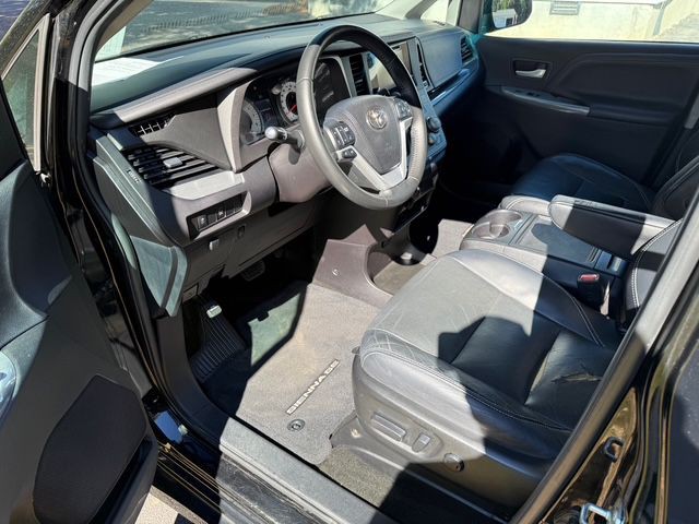 2016 Toyota Sienna Image 10