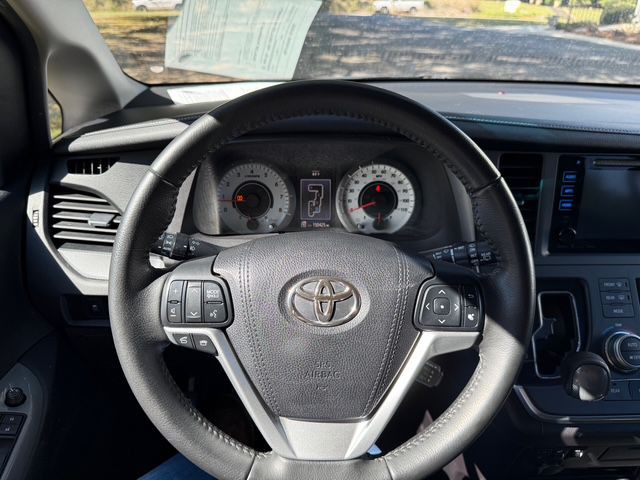 2016 Toyota Sienna Image 13