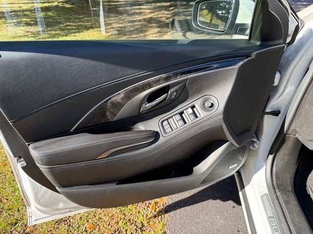 2015 Buick Lacrosse Image 9