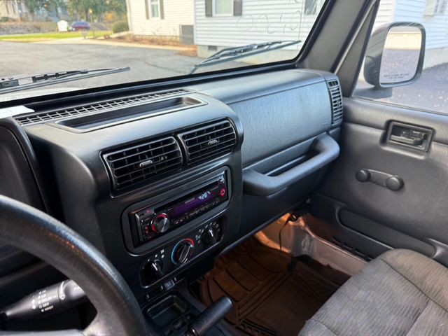 2004 Jeep Wrangler Image 12