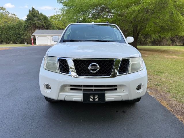 2012 Nissan Pathfinder Image 2