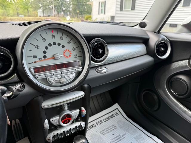 2008 MINI Cooper Image 10