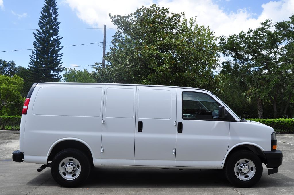 2020 Chevrolet Express Image 4