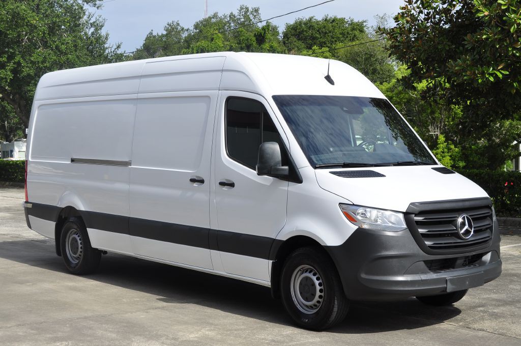 2022 Mercedes-Benz Sprinter Image 2