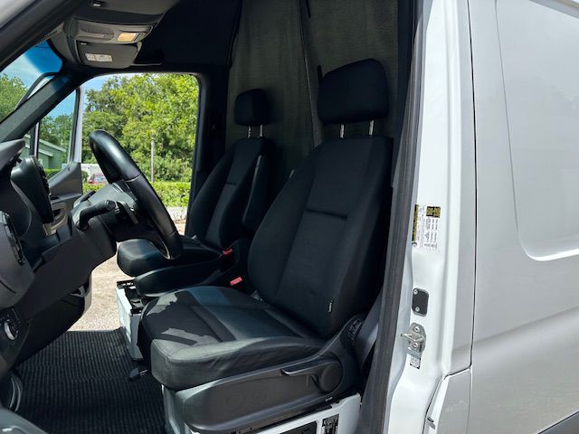 2022 Mercedes-Benz Sprinter Image 30