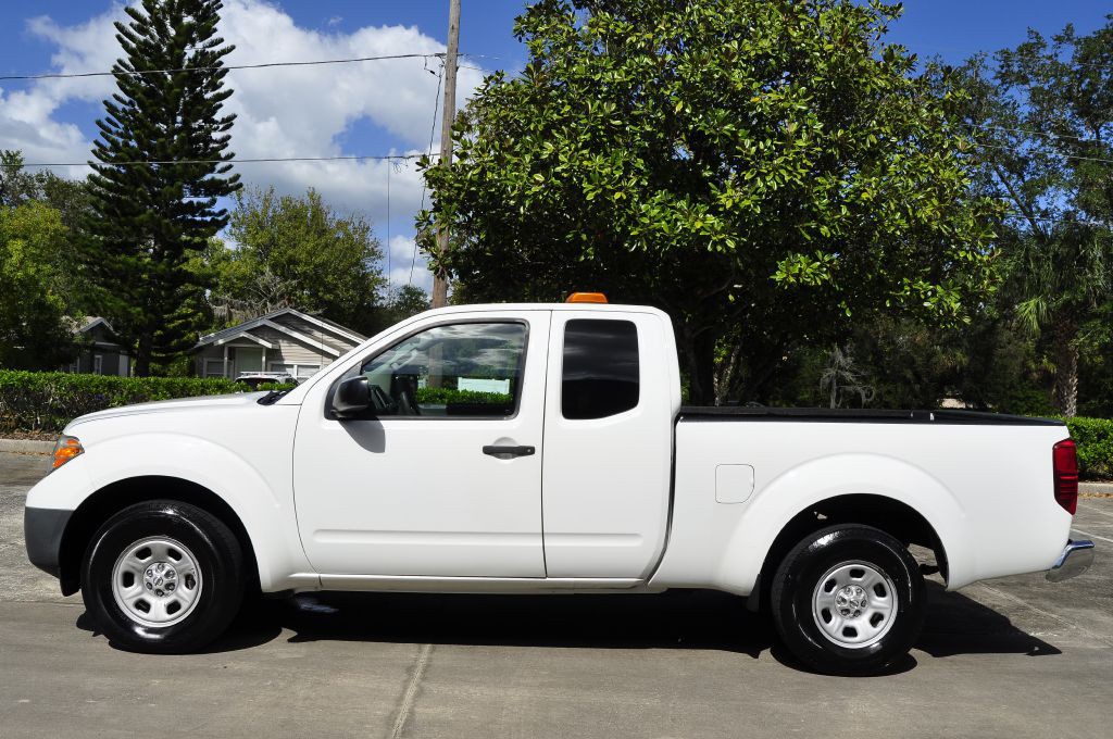 2015 Nissan Frontier Image 3
