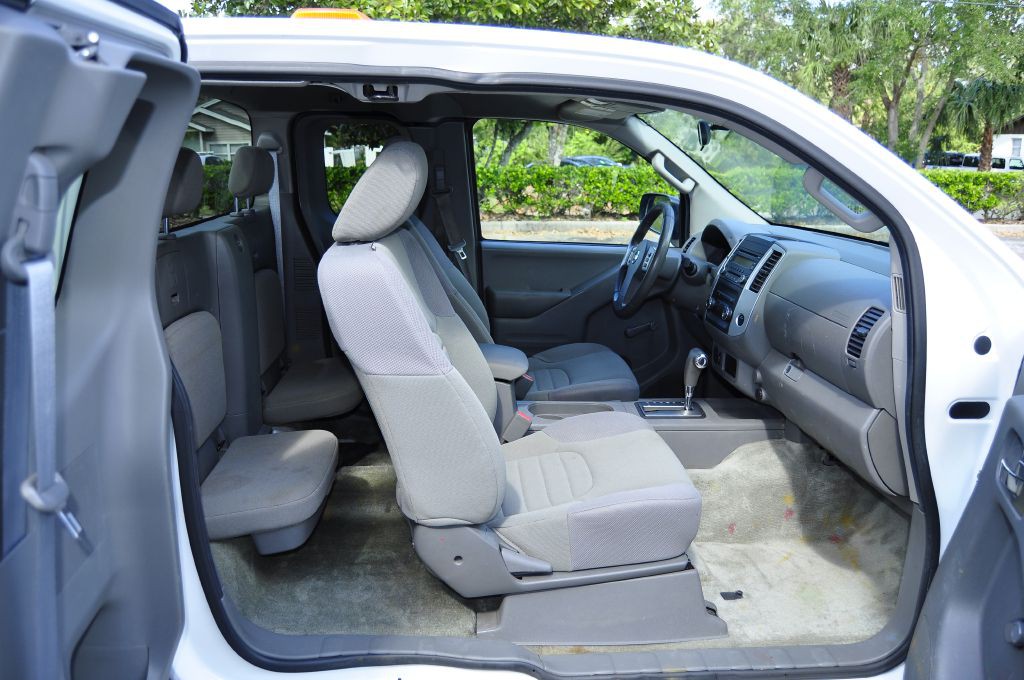 2015 Nissan Frontier Image 9