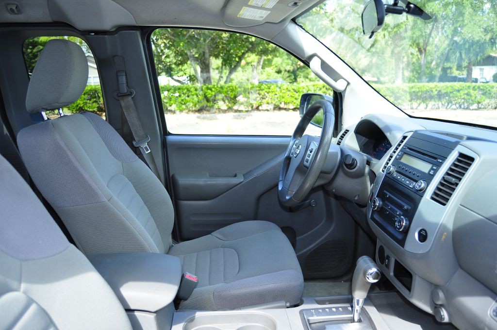 2015 Nissan Frontier Image 11