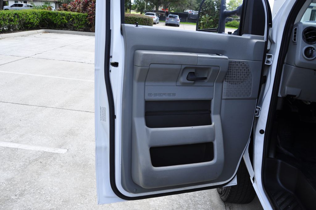 2014 Ford Econoline Image 11