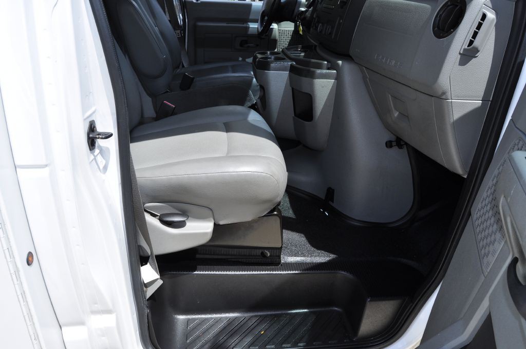 2014 Ford Econoline Image 16